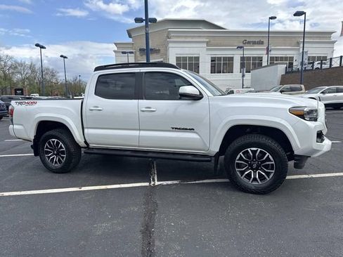 Used 2021 Toyota Tacoma TRD Sport w/ Technology Package image 6