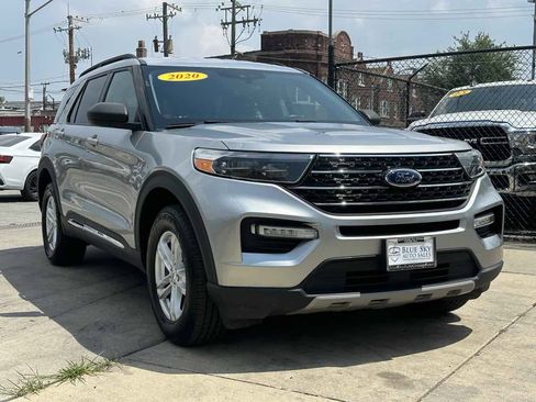 Used 2020 Ford Explorer XLT w/ Equipment Group 202A AWD/4WD image 3