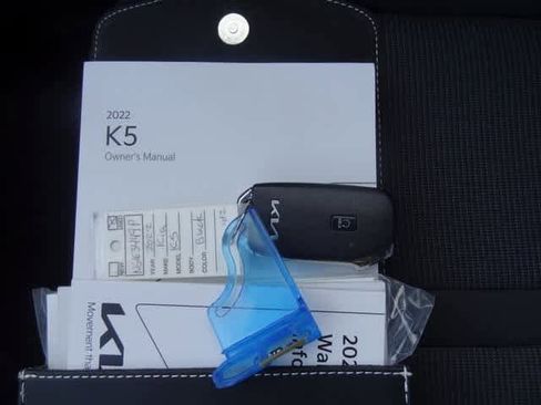 Used 2022 Kia K5 LXS image 32