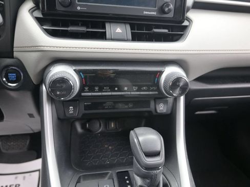 Used 2021 Toyota RAV4 XLE FWD image 14