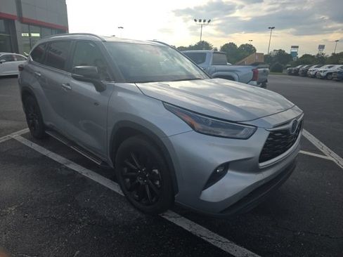 Used 2023 Toyota Highlander XLE FWD image 4