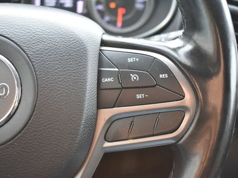 Used 2019 Jeep Cherokee Latitude Plus image 21