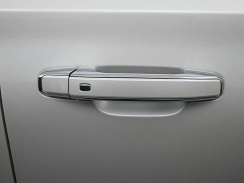 Used 2017 Chevrolet Suburban Premier image 7