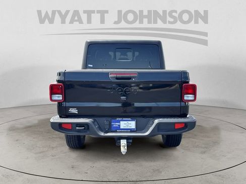 Used 2024 Jeep Gladiator Sport AWD/4WD image 4