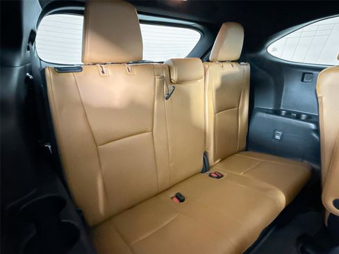 Used 2024 Toyota Highlander Platinum FWD image 43