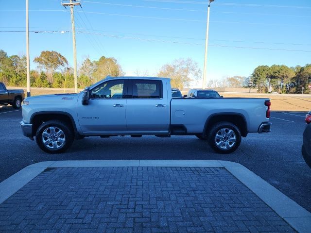 Used 2021 Chevrolet Silverado 2500 LTZ AWD/4WD image 2