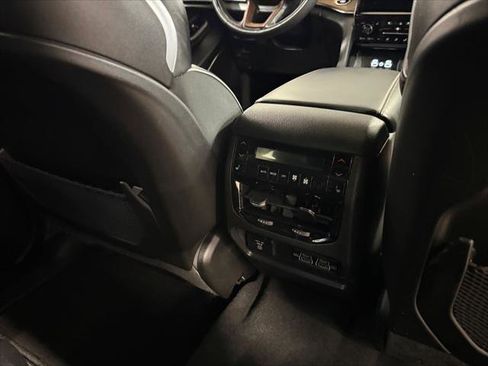 Used 2025 Jeep Grand Cherokee L Summit w/ Luxury Tech Group V AWD/4WD image 20
