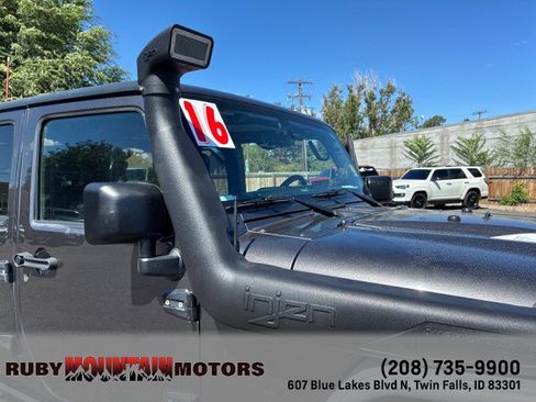 Used 2016 Jeep Wrangler Unlimited Rubicon w/ Dual Top Group AWD/4WD image 40