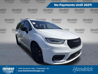 Used 2025 Chrysler Pacifica Limited