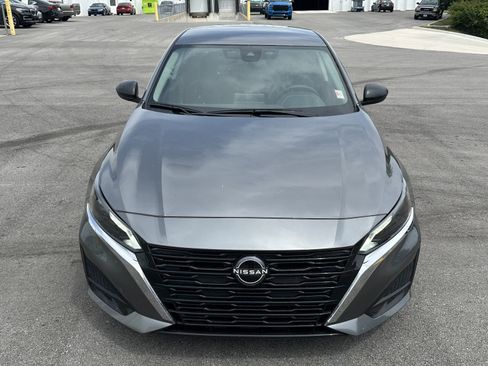 Used 2025 Nissan Altima 2.5 SV FWD image 3