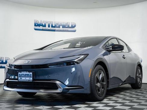 New 2026 Toyota Prius Plug-In Hybrid FWD image 3