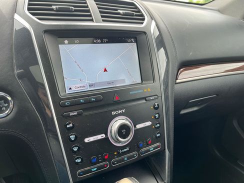Used 2019 Ford Explorer Platinum AWD/4WD image 11