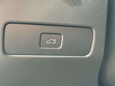 Certified 2023 Volvo XC40 B5 Plus w/ Protection Package Premier AWD/4WD image 17
