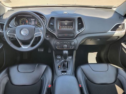 Used 2019 Jeep Cherokee Latitude Plus w/ Comfort/Convenience Group AWD/4WD image 25
