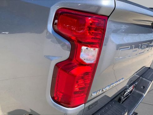 Used 2025 Chevrolet Silverado 1500 LT AWD/4WD image 45