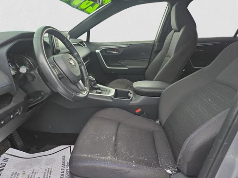 Used 2022 Toyota RAV4 SE w/ Convenience Package image 9