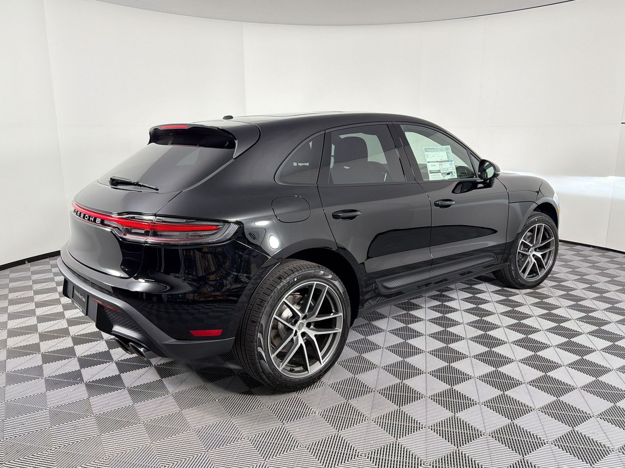 Used 2026 Porsche Macan AWD/4WD image 9
