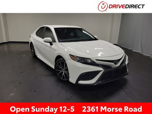 Used 2024 Toyota Camry SE w/ Cold Weather Package FWD image 1
