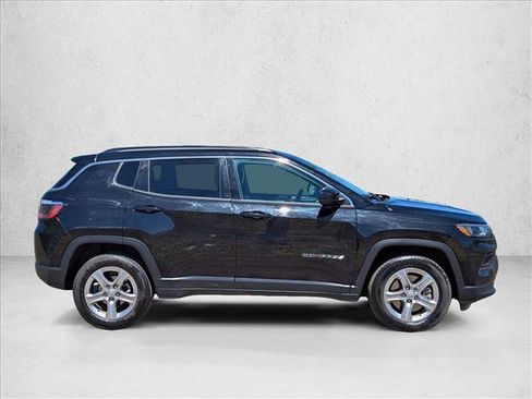 Used 2024 Jeep Compass Latitude image 4