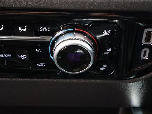 Used 2024 GMC Sierra 1500 SLT w/ SLT Premium Plus Package image 35