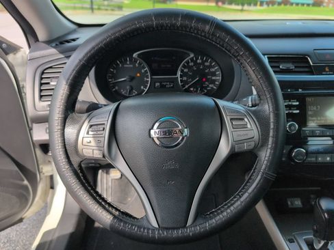 Used 2014 Nissan Altima 2.5 SL w/ Moonroof Package FWD image 13