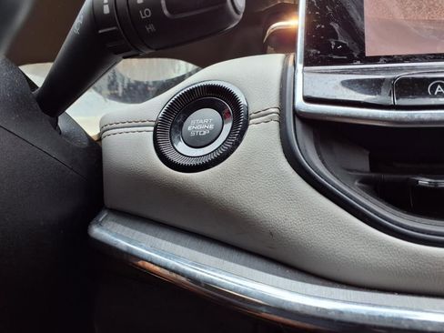 Used 2022 Jeep Compass Limited image 32