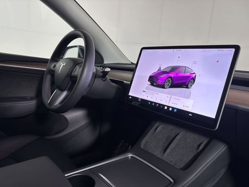 Used 2024 Tesla Model Y Long Range RWD image 9