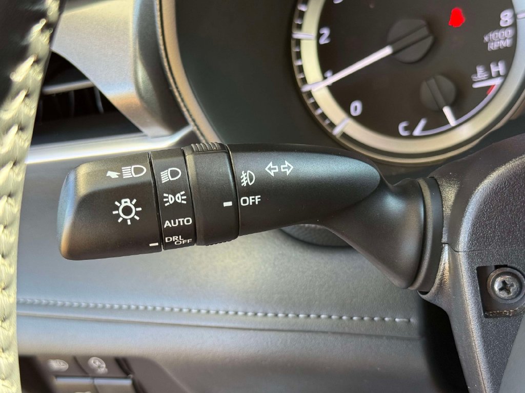 Used 2025 Toyota Highlander LE FWD image 29
