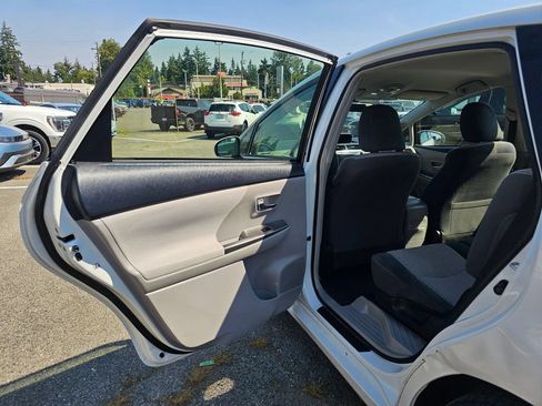 Used 2015 Toyota Prius V Two FWD image 15