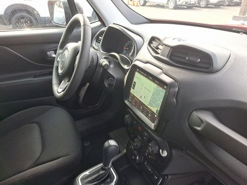 Certified 2023 Jeep Renegade Latitude image 12