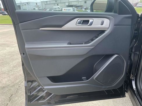 New 2025 Ford Explorer Active image 15