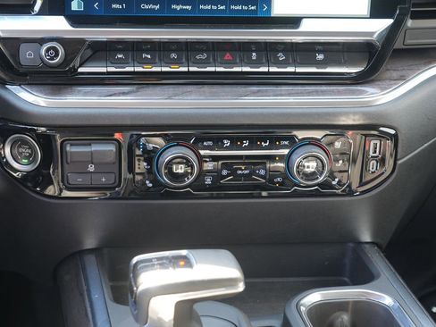 Used 2024 Chevrolet Silverado 1500 LTZ AWD/4WD image 24
