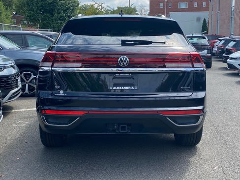 Certified 2024 Volkswagen Atlas Cross Sport SE w/ Panoramic Sunroof Package AWD/4WD image 4