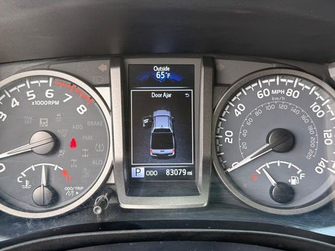 Used 2021 Toyota Tacoma TRD Off-Road w/ Technology Package AWD/4WD image 24