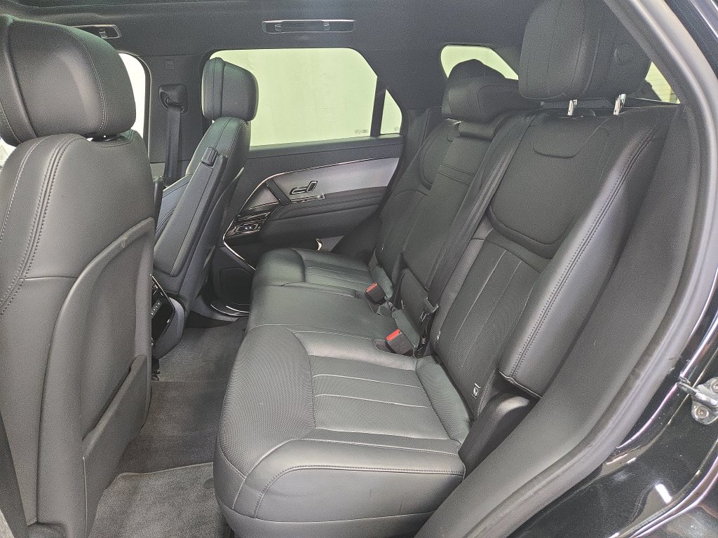 Used 2025 Land Rover Range Rover Sport SE AWD/4WD image 19