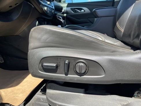 Used 2021 Chevrolet Traverse Premier FWD image 26
