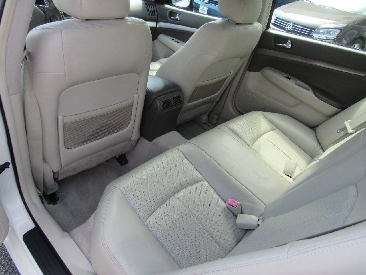 Used 2011 INFINITI G37 x Sedan w/ Premium Pkg AWD/4WD image 24