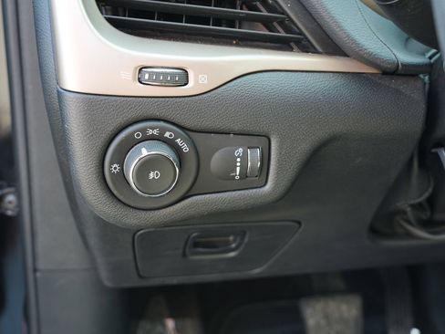 Used 2018 Jeep Cherokee Latitude w/ Safety Group AWD/4WD image 17