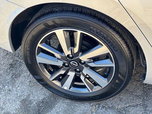 Used 2025 Nissan Versa SV image 28