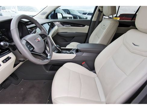 Used 2023 Cadillac XT6 Premium Luxury w/ Technology Package image 6