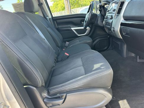 Used 2018 Nissan Titan SV RWD image 9
