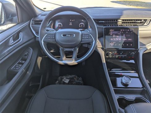 New 2025 Jeep Grand Cherokee Laredo X w/ Luxury Tech Group I image 11