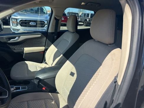 Used 2020 Ford Escape SE image 12