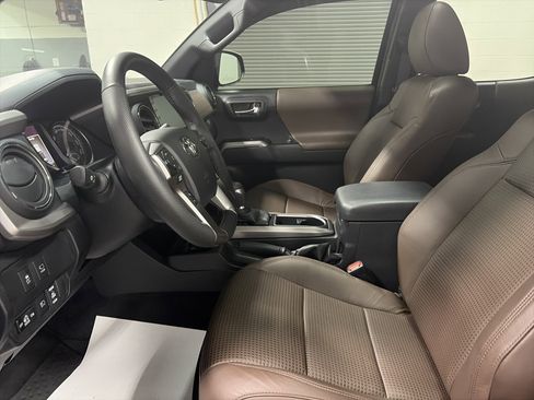 Used 2023 Toyota Tacoma Limited image 14