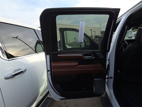 Used 2024 GMC Sierra 2500 Denali Ultimate w/ Max Trailering Package image 13