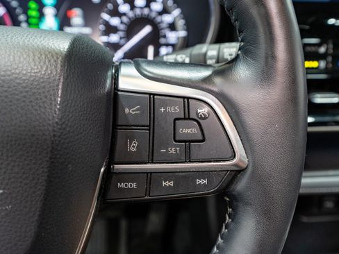 Used 2020 Toyota Highlander Limited image 24