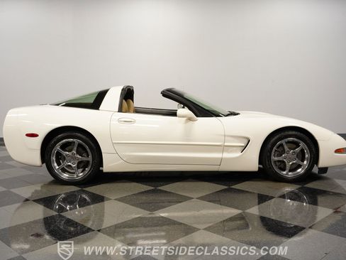 Used 2001 Chevrolet Corvette Coupe w/ Preferred Equipment Group2 RWD image 15