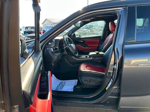 Used 2021 Toyota Highlander XSE image 10