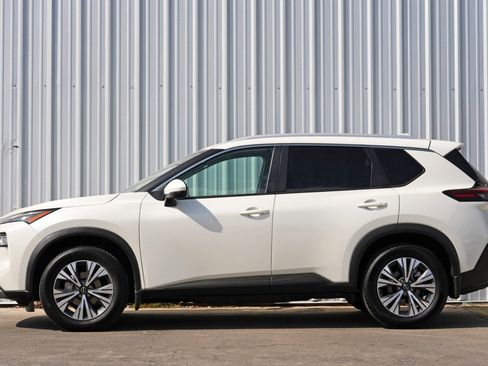 Used 2022 Nissan Rogue SV w/ SV Premium Package image 8