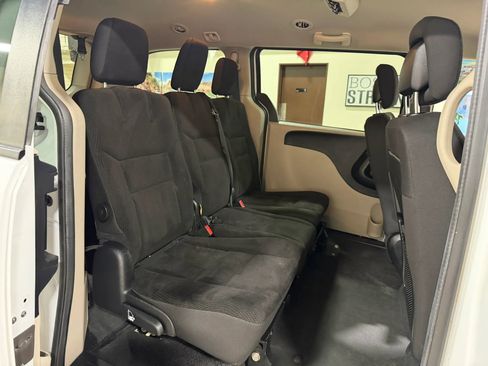 Used 2019 Dodge Grand Caravan SE FWD image 27